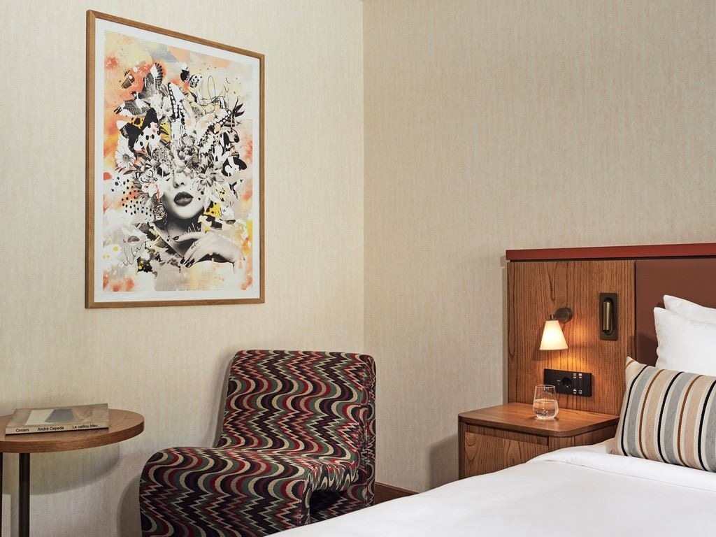 rooms-all-access-with-pool-view