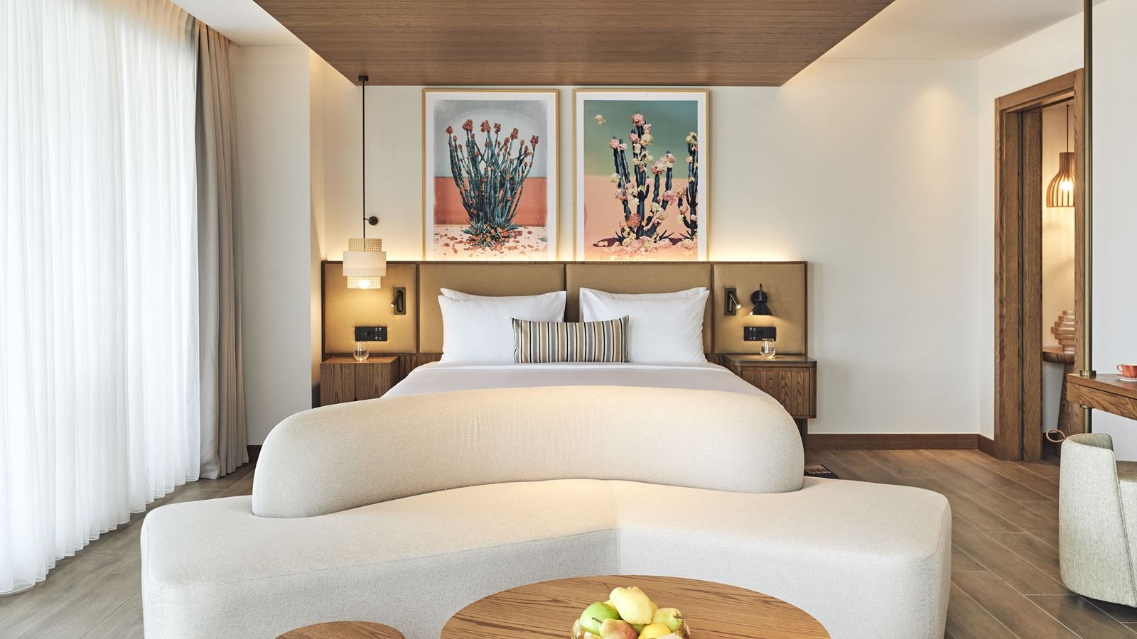 rooms-platinum-suite-poolview