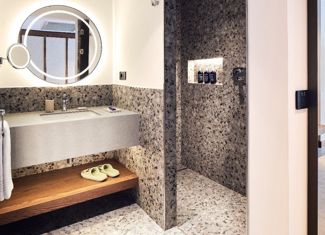 rooms-all-access-with-pool-view