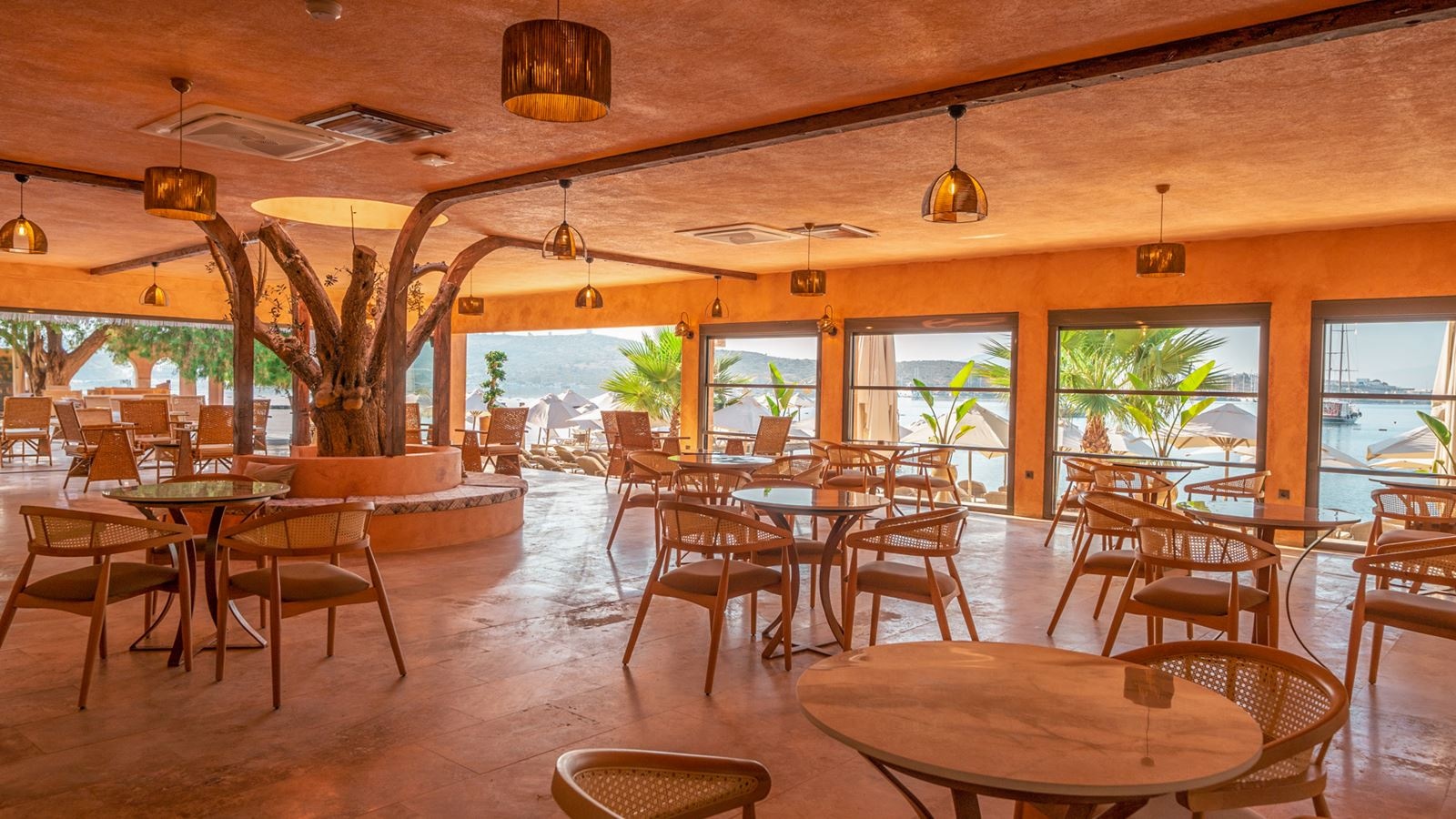 restaurants-iconic-beach-bar--restaurant