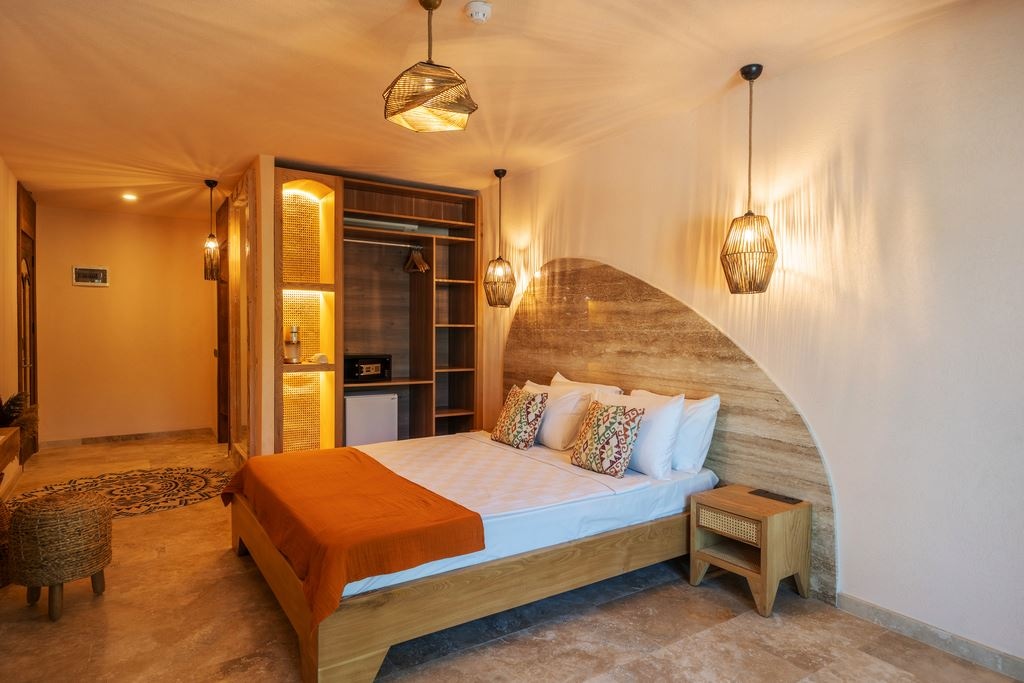 rooms-deluxe-room-with-balcony