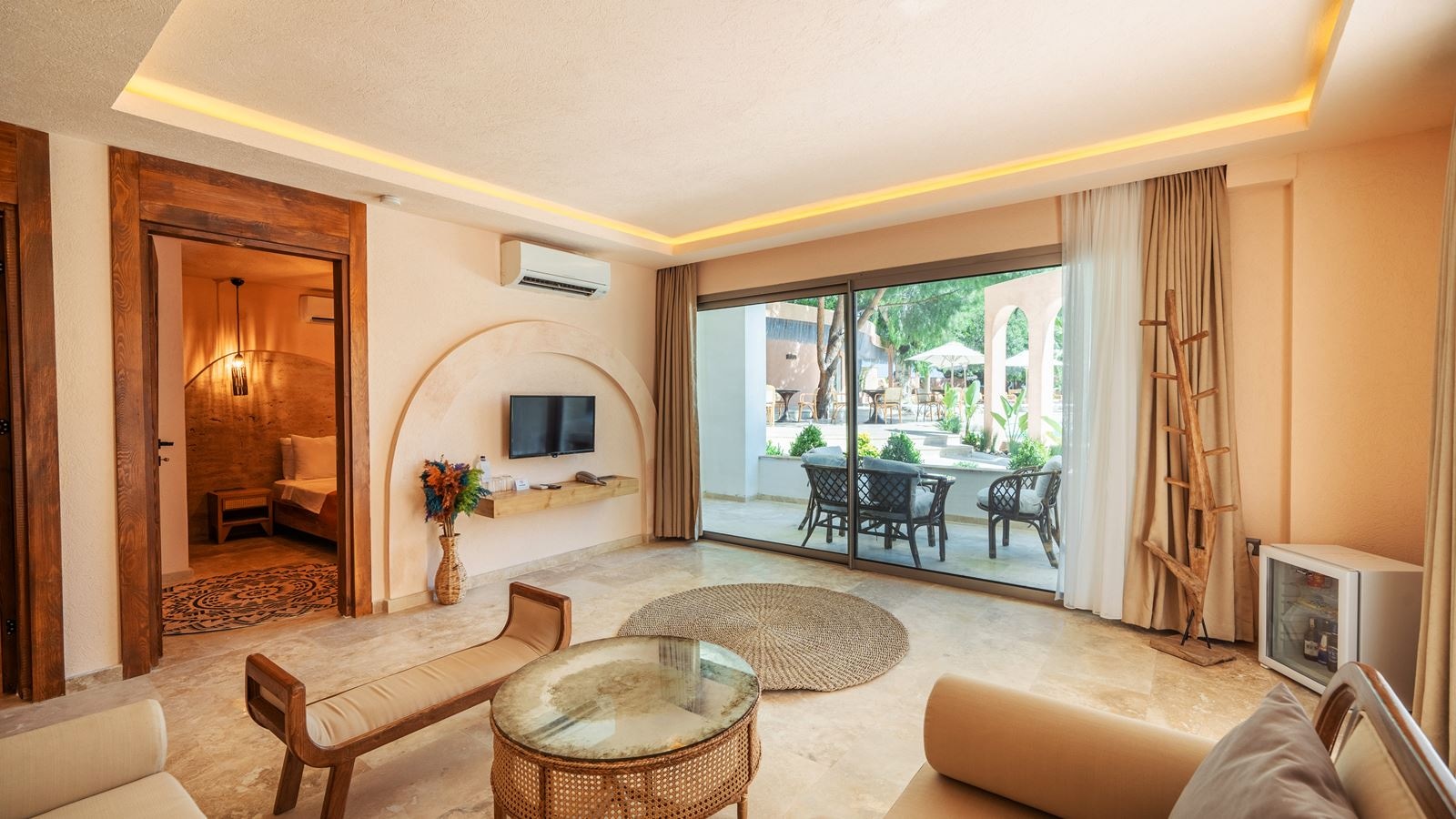 rooms-2-bedroom-suite-with-partial-sea--pool-view