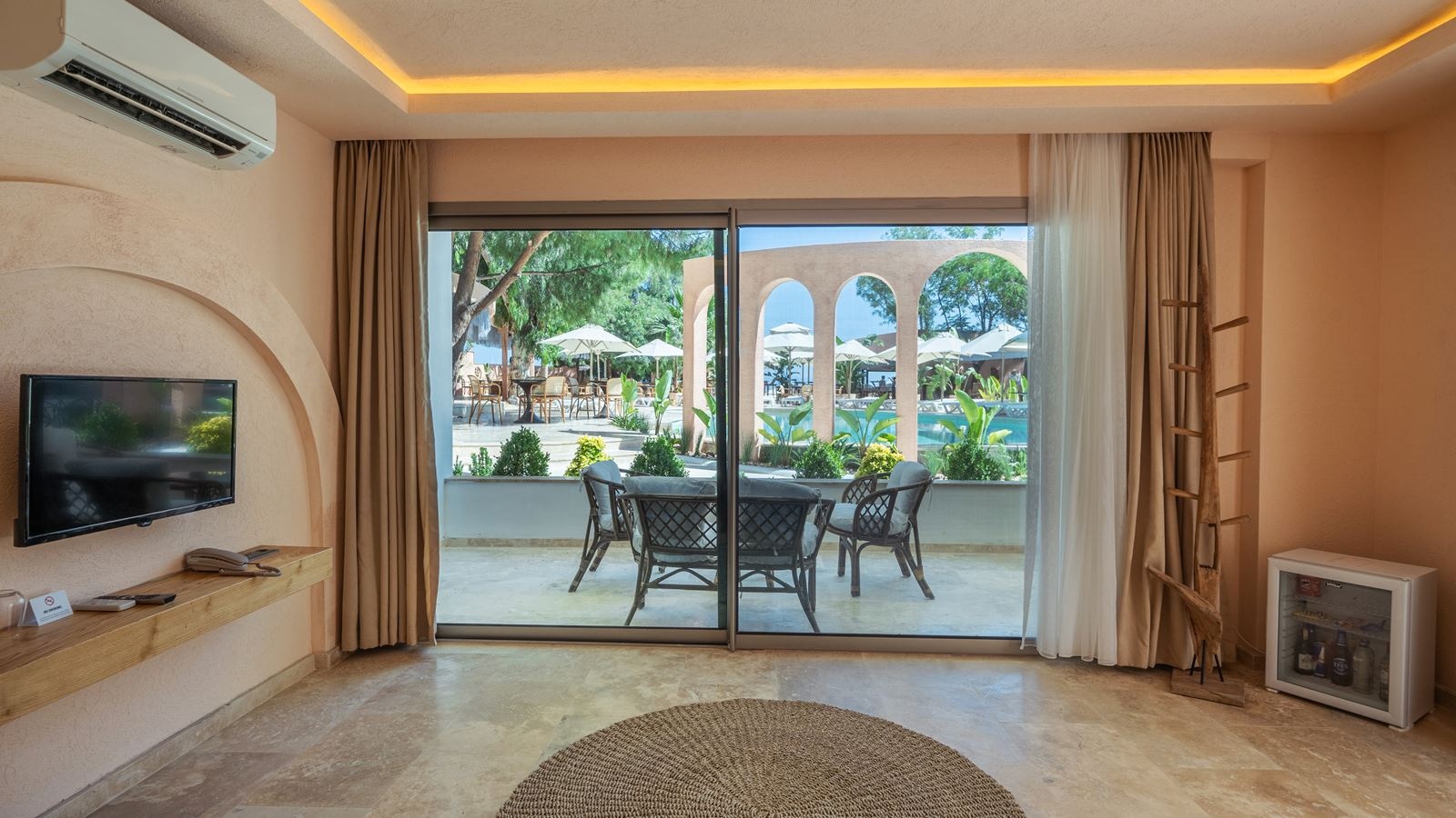 rooms-2-bedroom-suite-with-partial-sea--pool-view