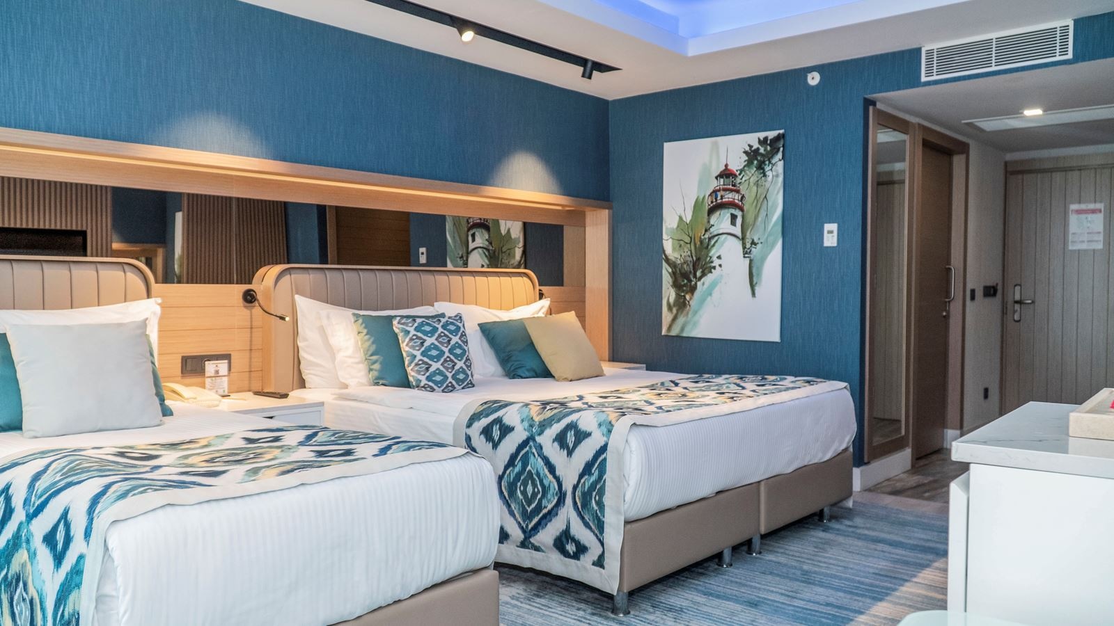 rooms-superior-standard-room-land-view-with-balcony