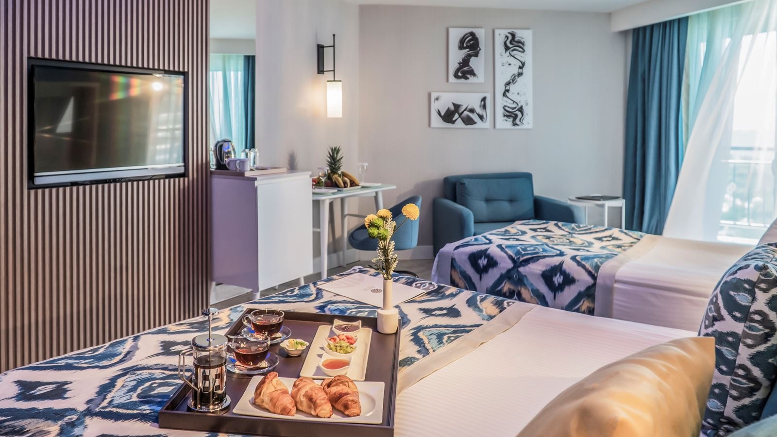 rooms-superior-standard-room-side-sea-view-with-balcony