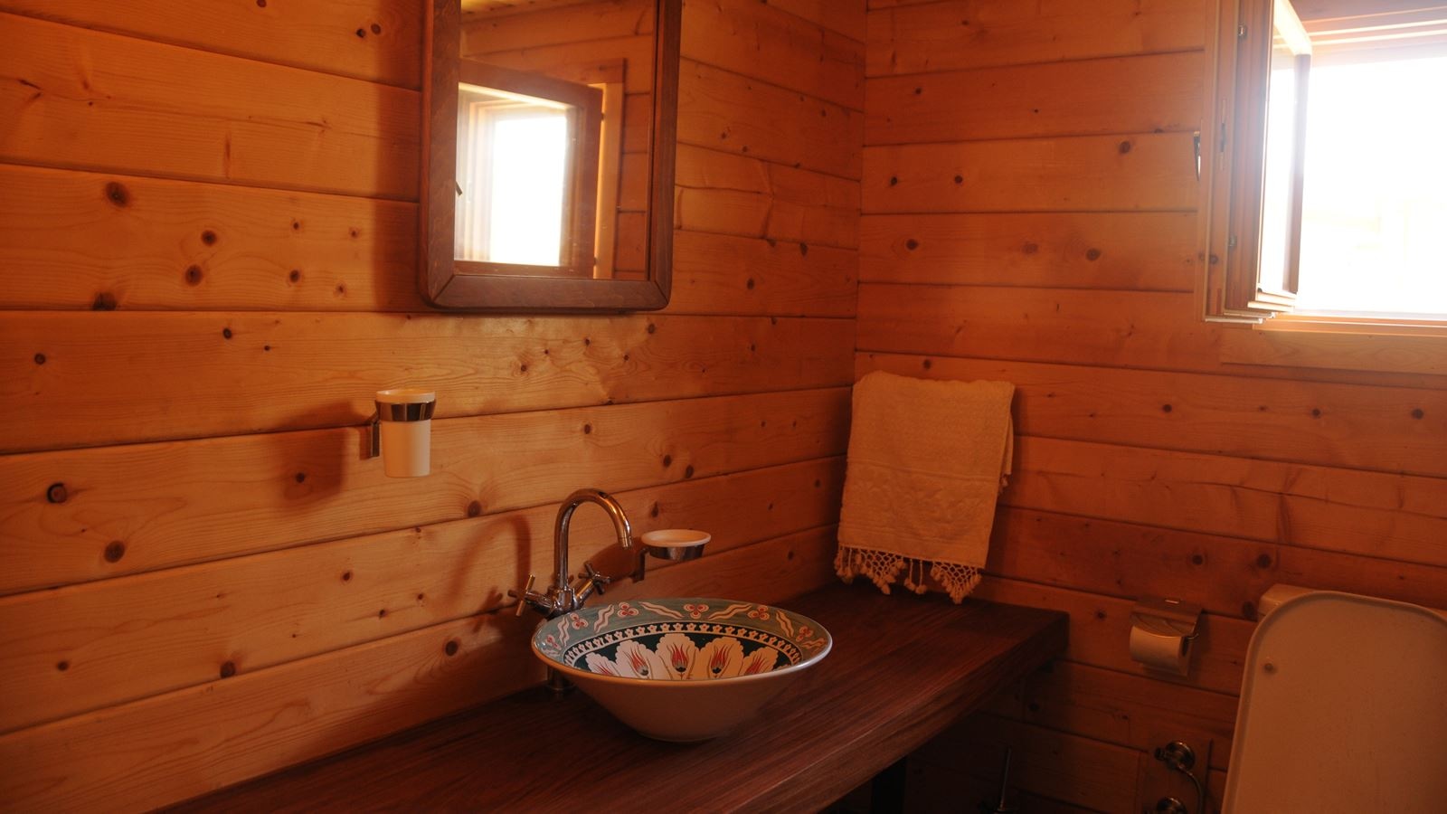 rooms-bungalow-room-2-bedrooms