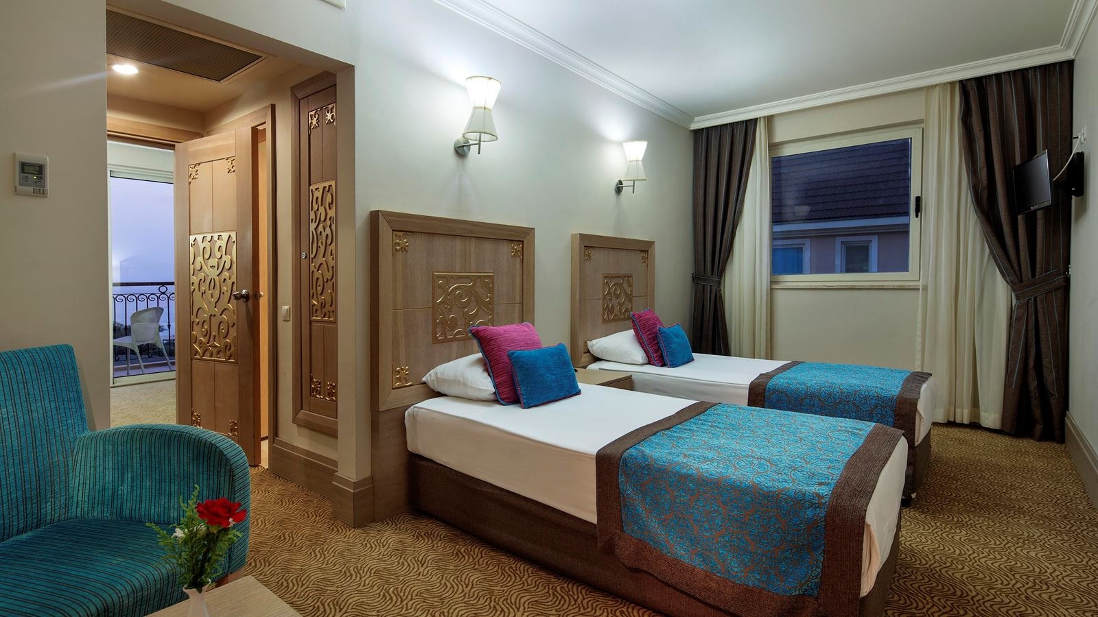 rooms-family-room-side-sea-view-2-bedrooms