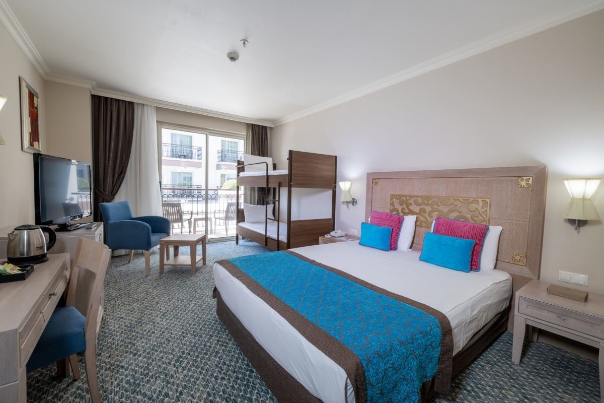 rooms-standart-room-land-view-with-bunk-bed