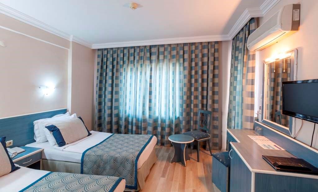 rooms-anex-building-land-view