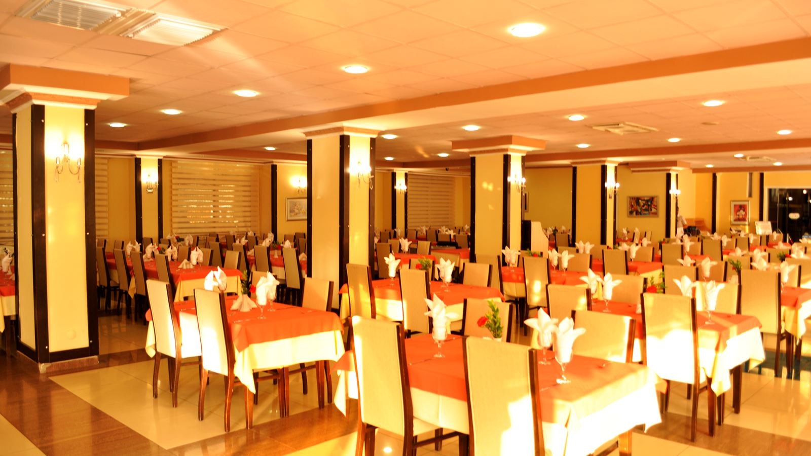 restaurants-first--class-hotel-ana-restaurant