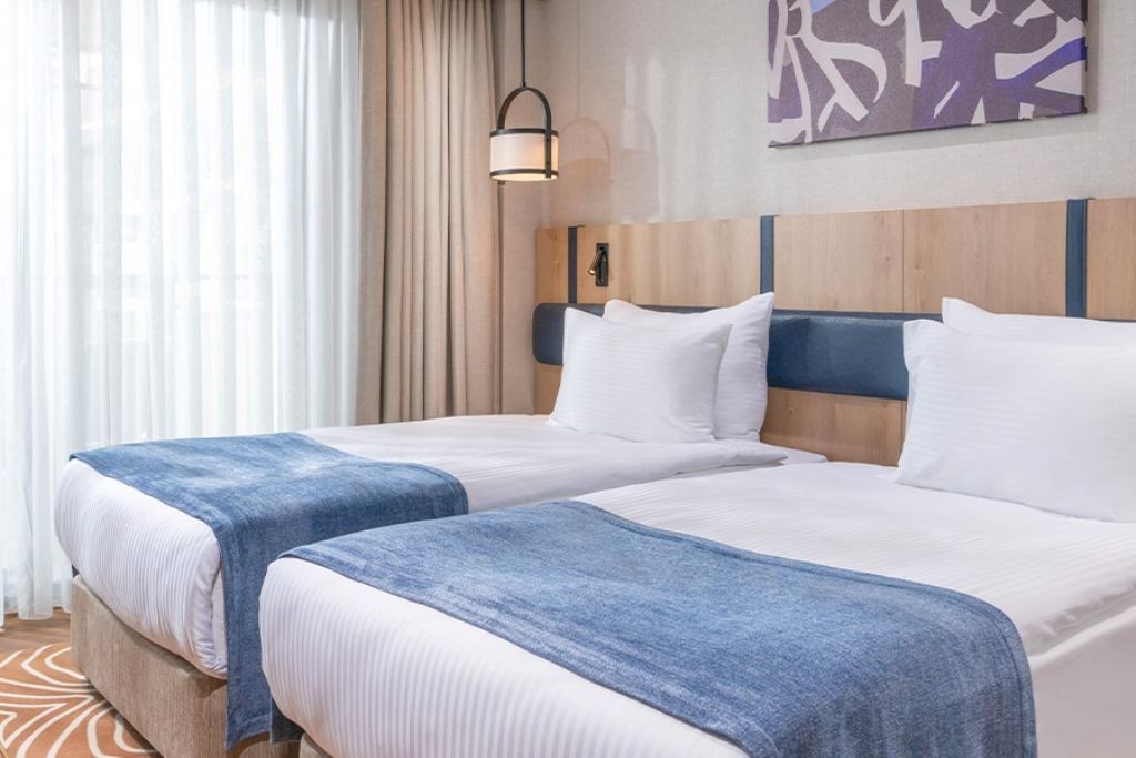 rooms-family-room-2bedrooms