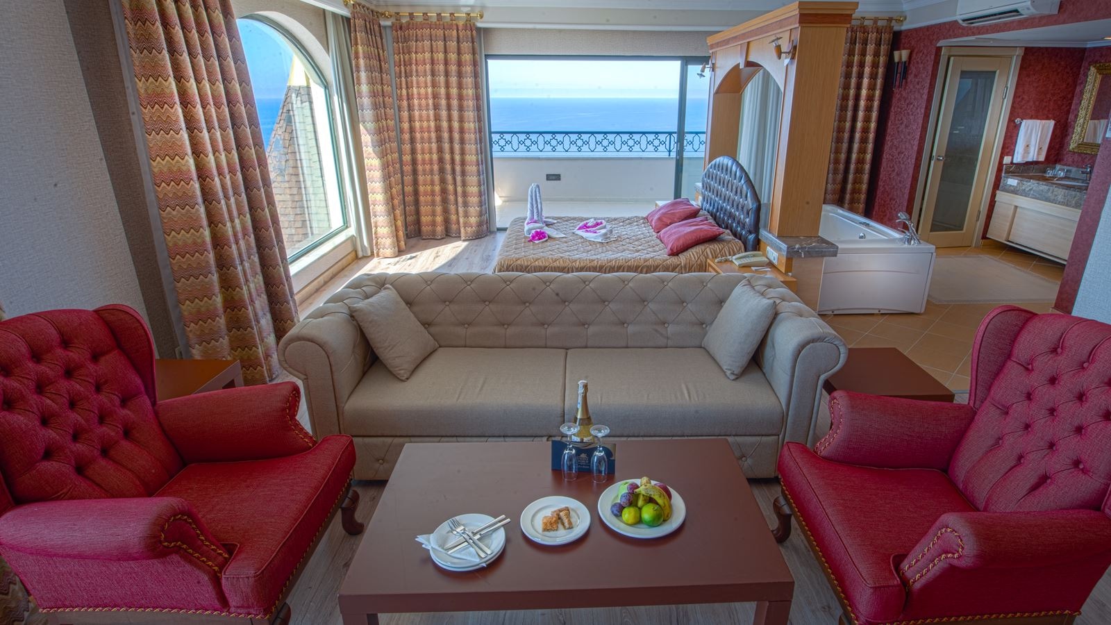 rooms-corner-suite-room