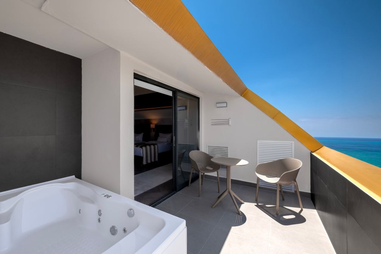 rooms-deluxe-suite
