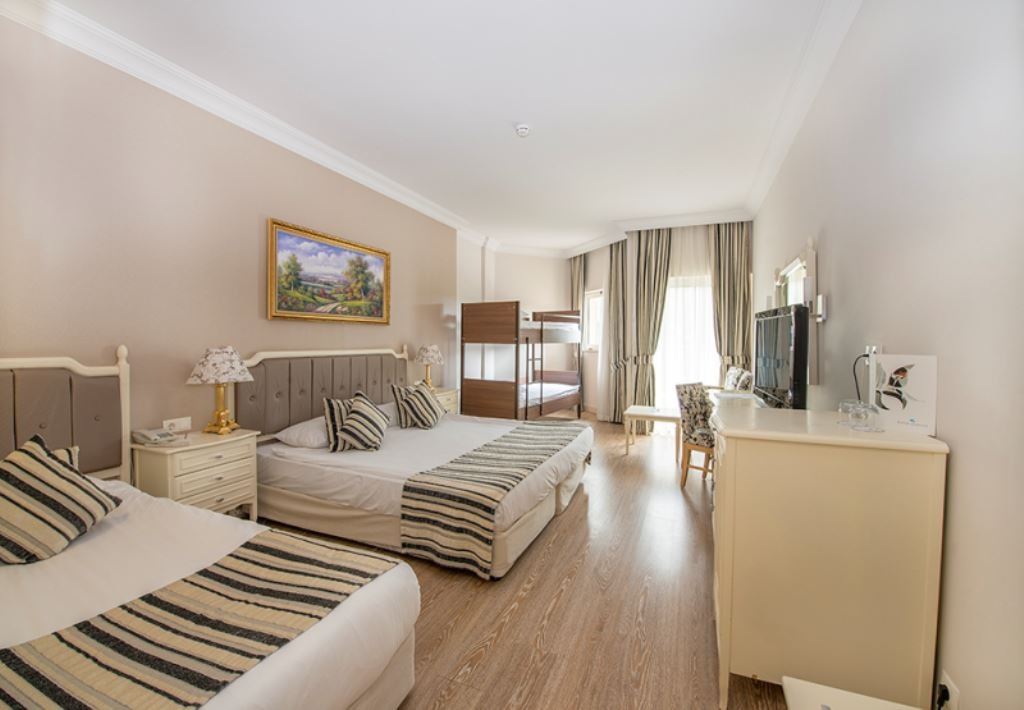 rooms-standard-room-land-view-with-bunkbed