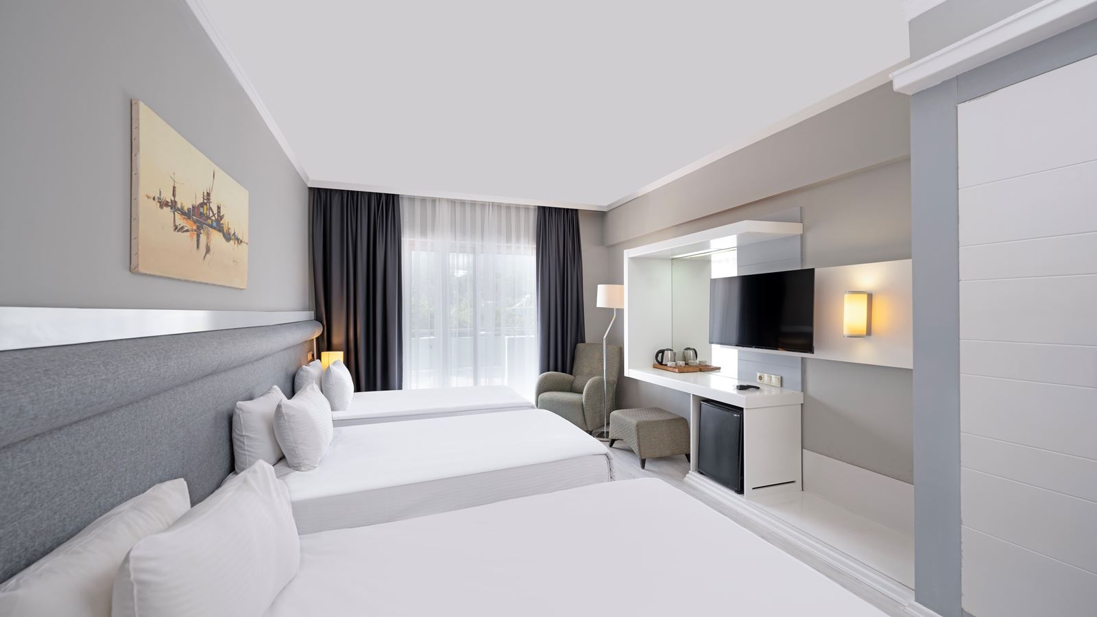 rooms-coral-large-room