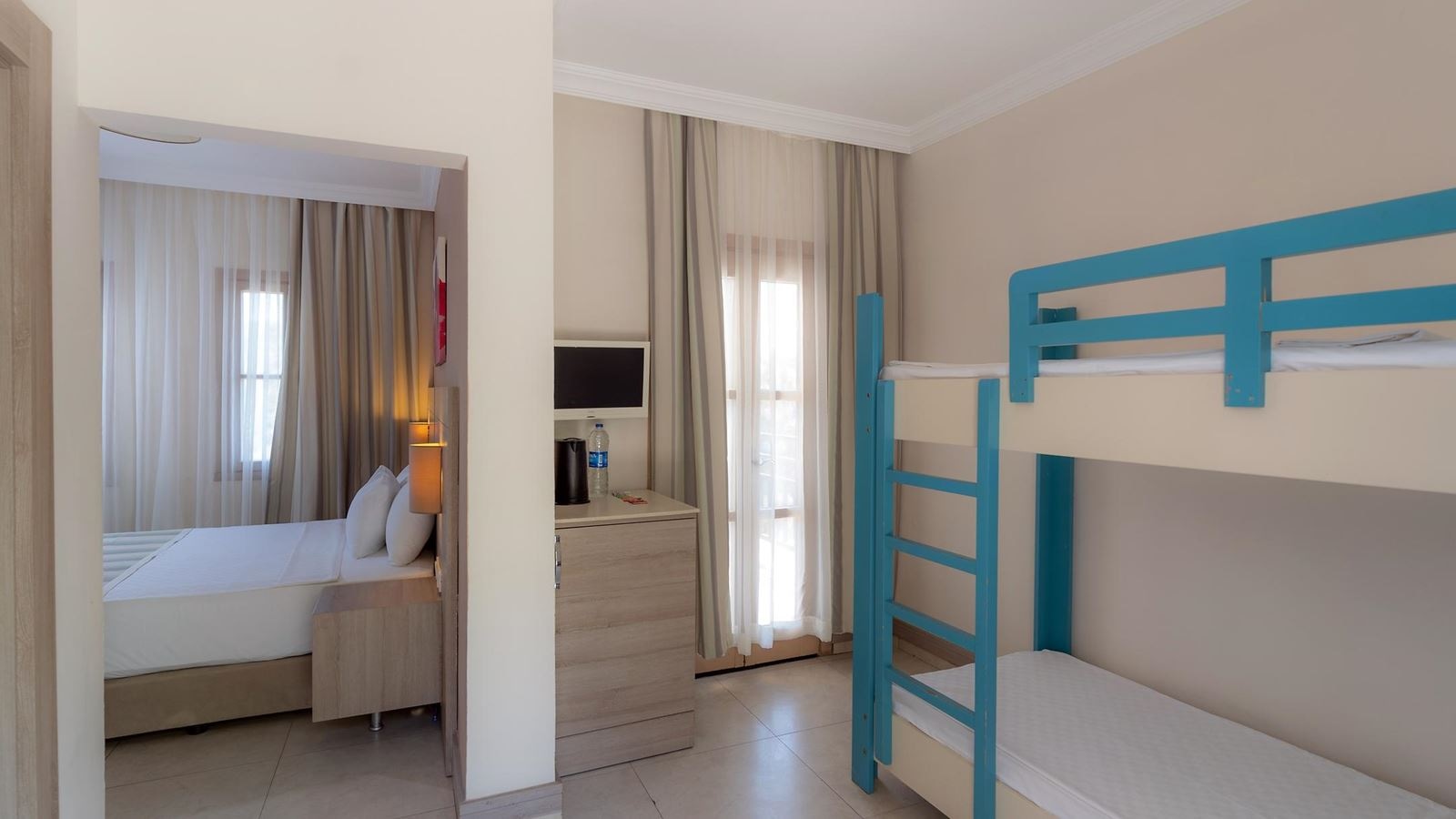 rooms-club-junior-family-room-with-bunkbed