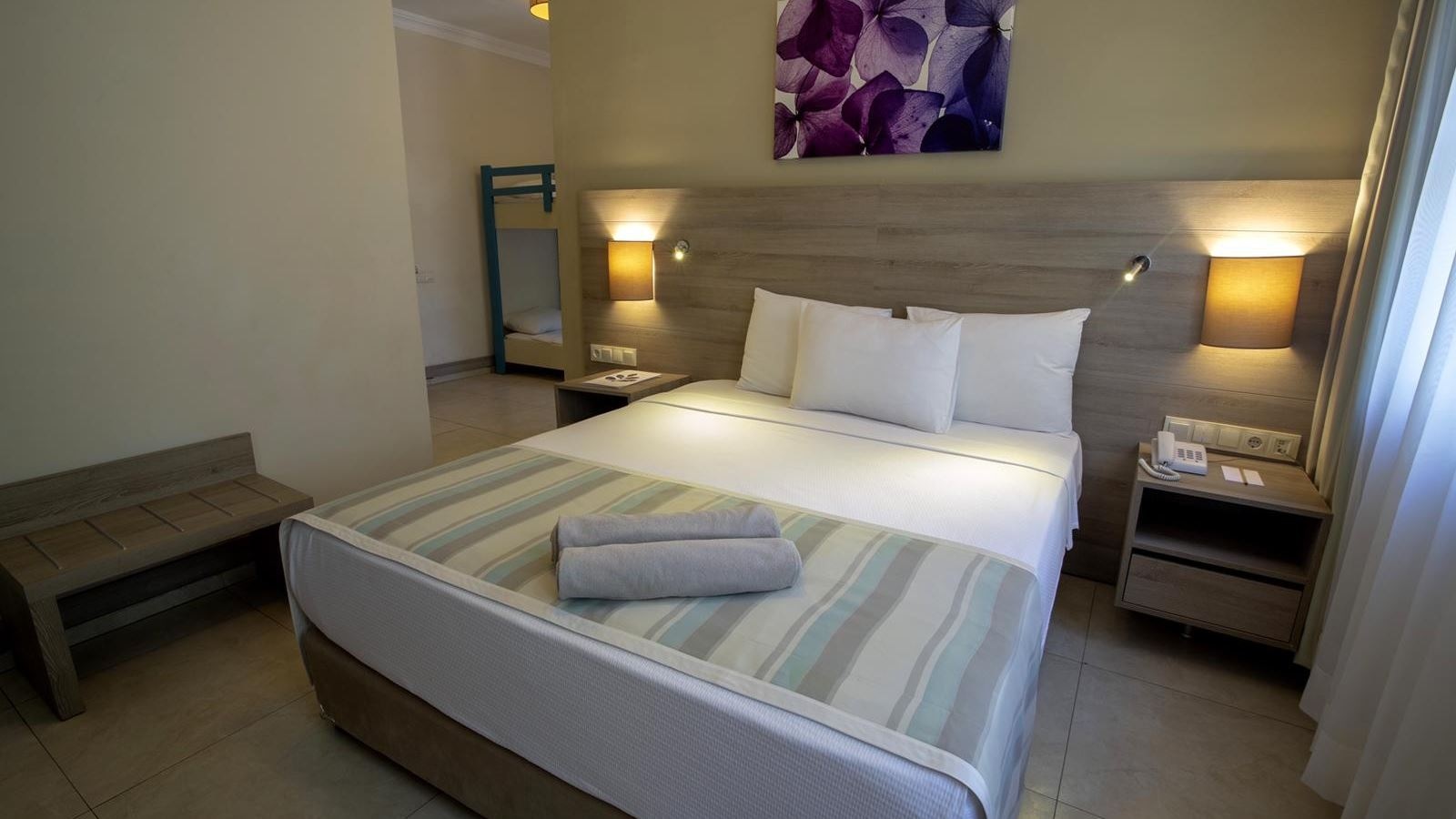 rooms-club-junior-family-room-with-bunkbed