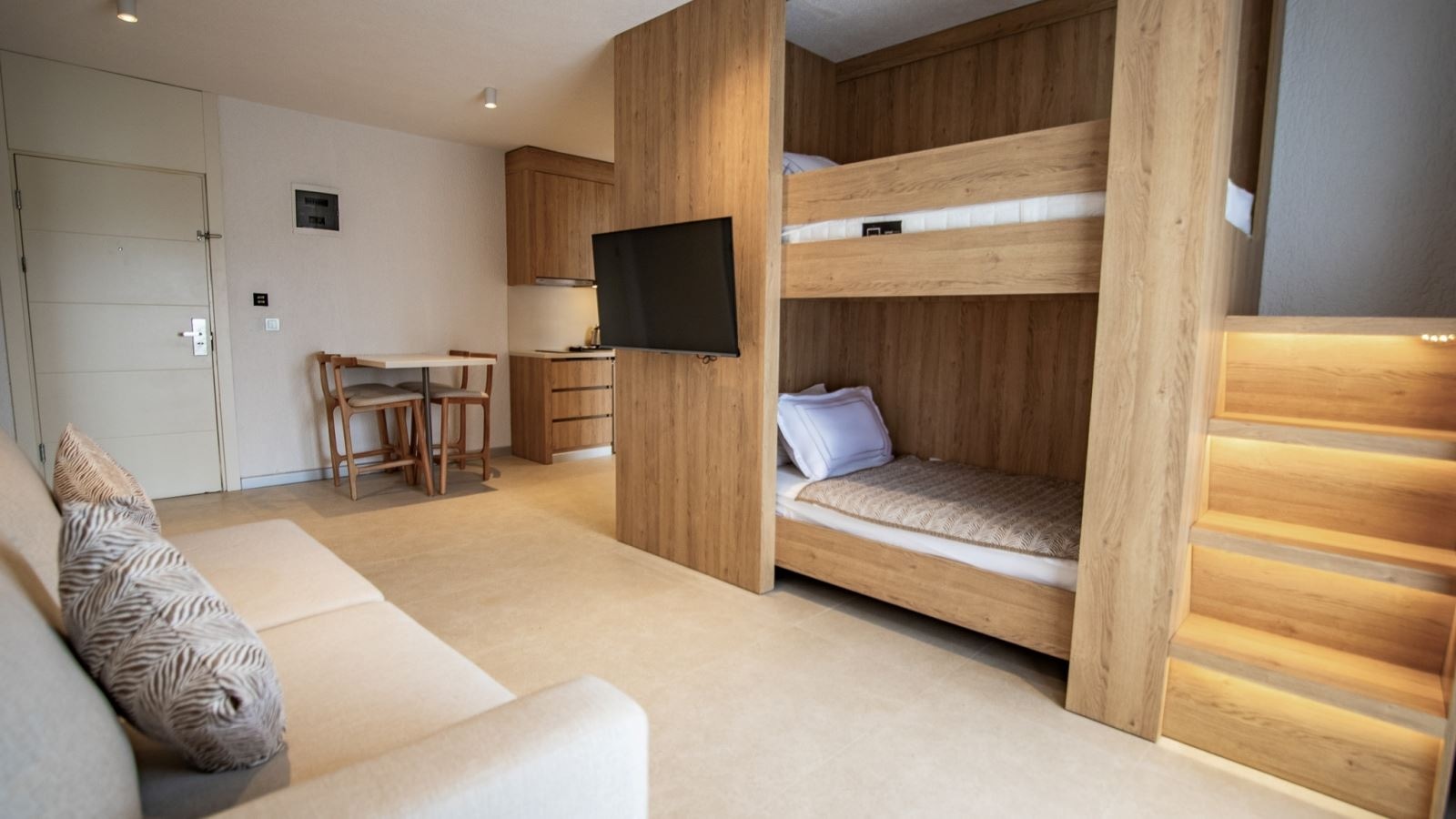 rooms-main-building-family-room