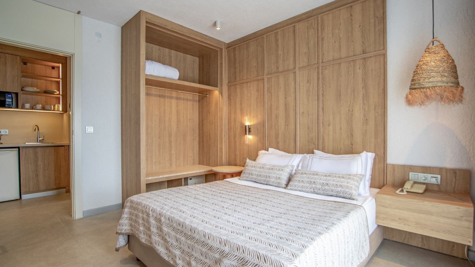 rooms-main-building-family-room