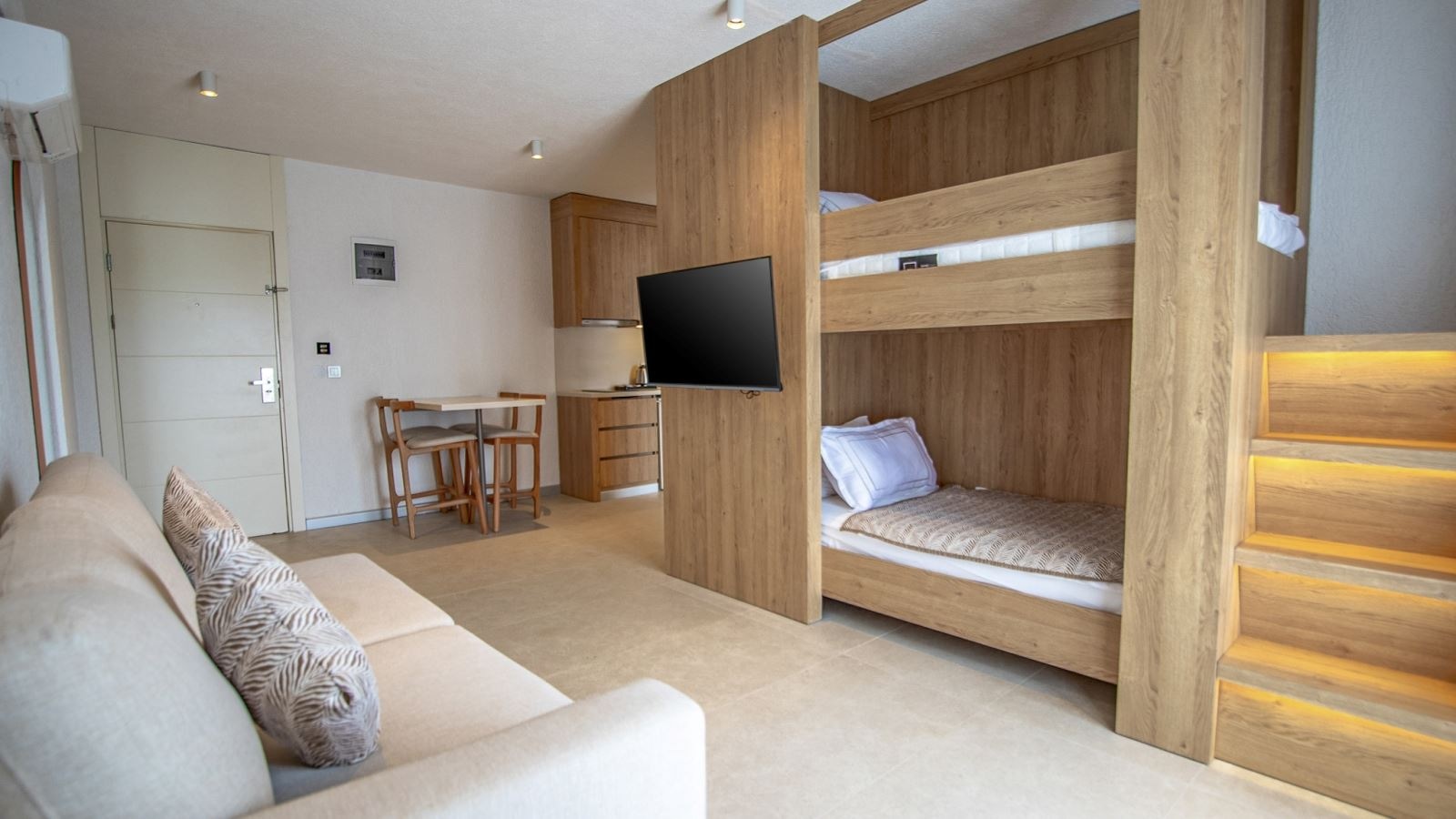 rooms-main-building-family-room