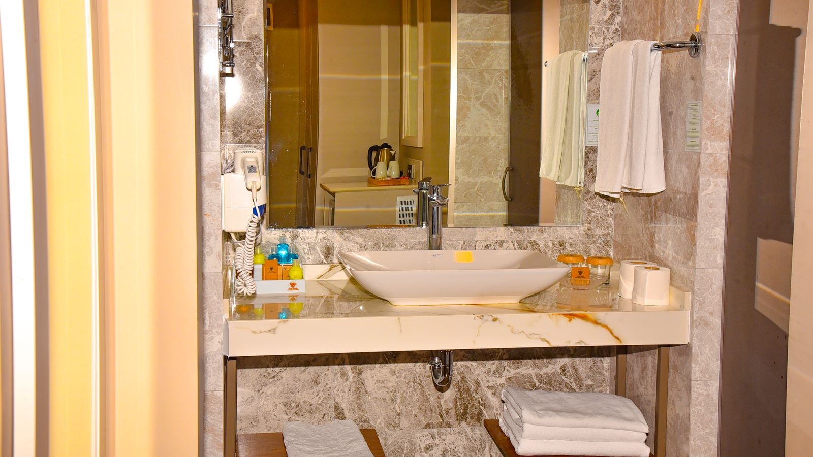 rooms-comfort-roof-room-standard-main-building-land-view-single--double-room-only