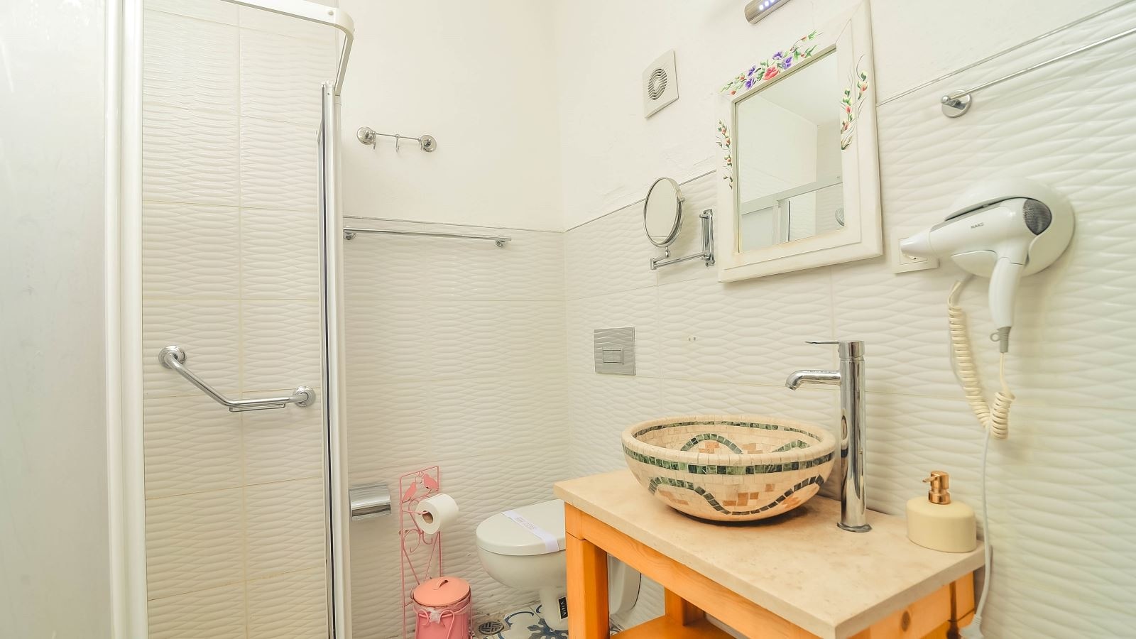 rooms-superior-uc-kisilik-oda-havuz-ve-bahce-manzarali