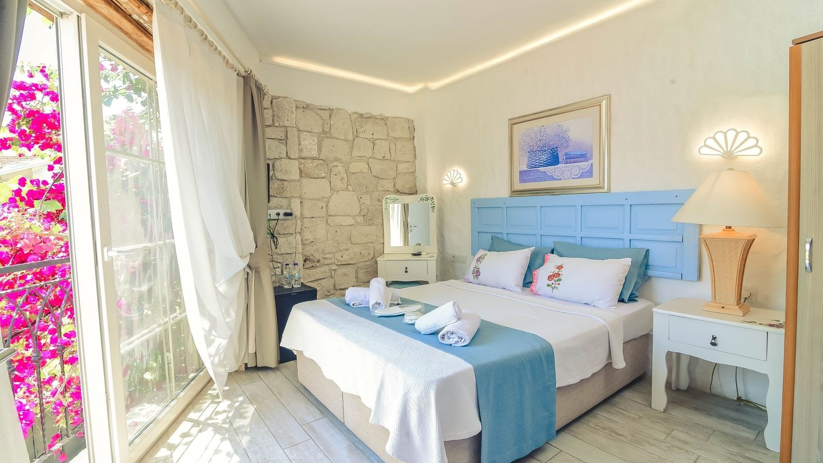 rooms-deluxe-room-sokak-manzarali