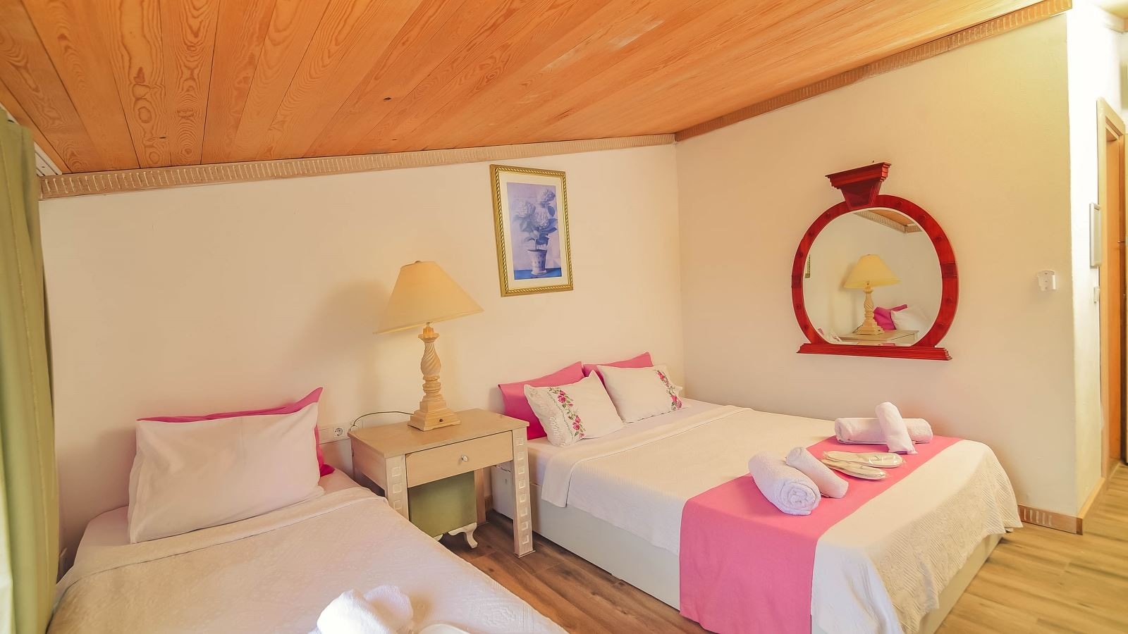 rooms-comfort-oda-dag-veya-havuz-manzarali-balkonlu