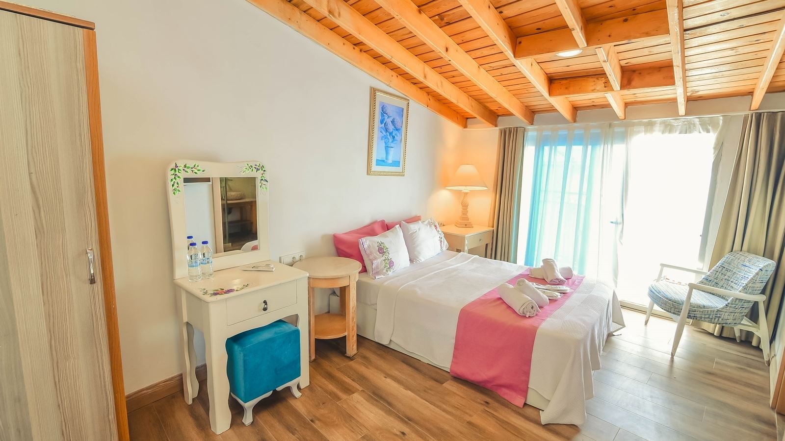 rooms-comfort-oda-dag-veya-havuz-manzarali-balkonlu