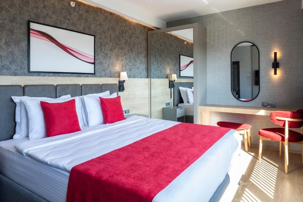 rooms-standart-havuz-manzarali-oda