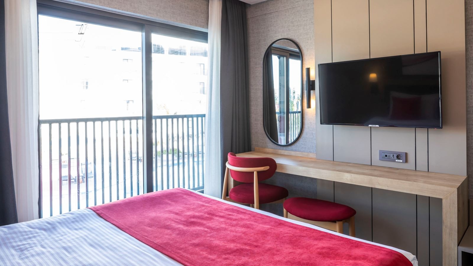 rooms-standart-havuz-manzarali-oda