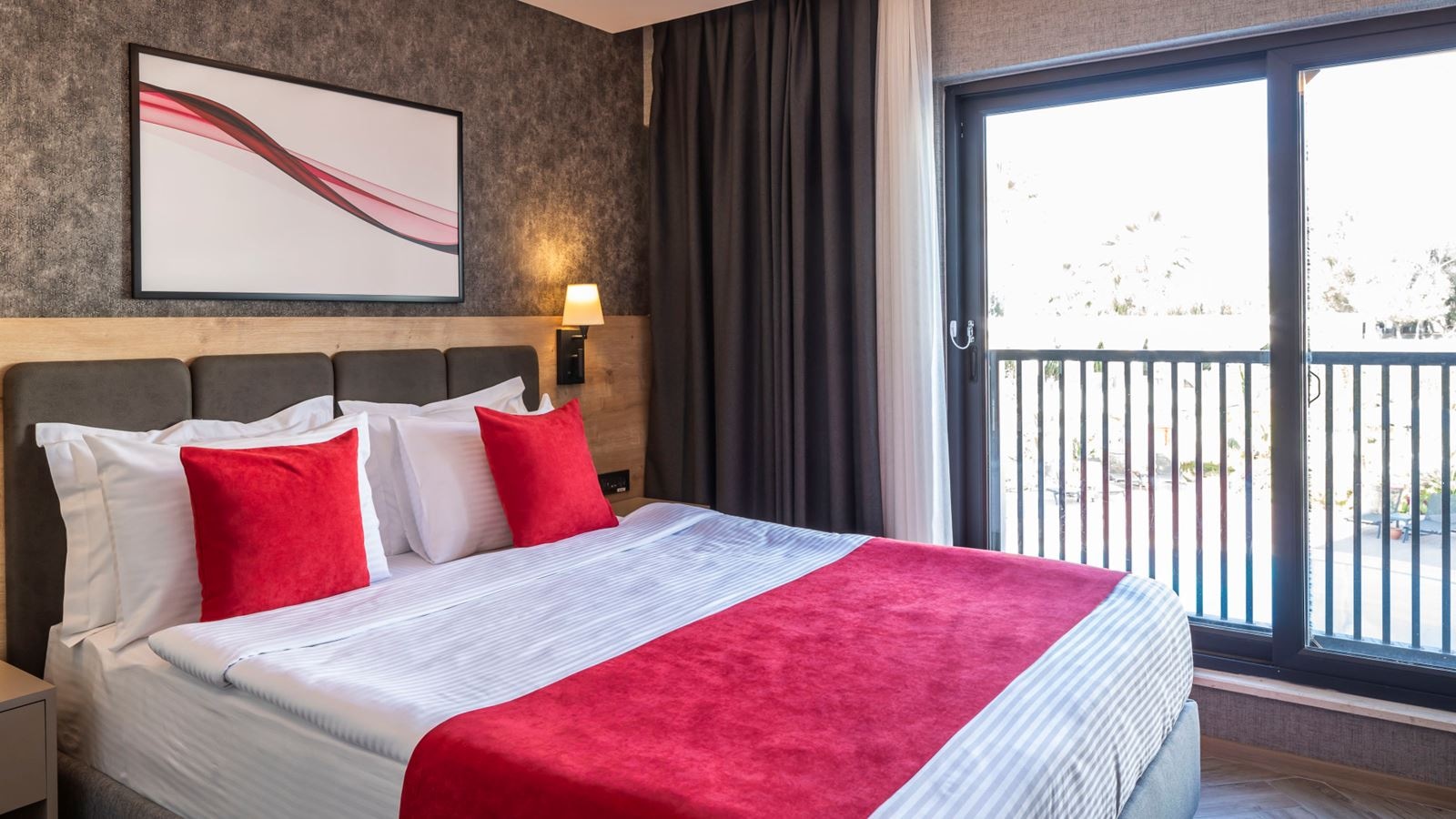 rooms-standart-havuz-manzarali-oda