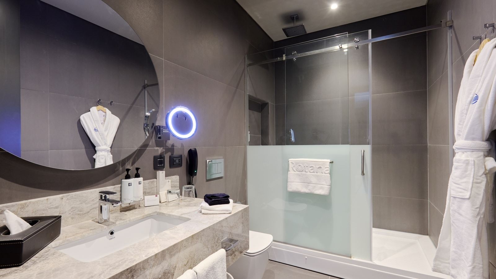 rooms-family-two-bedroom-suite