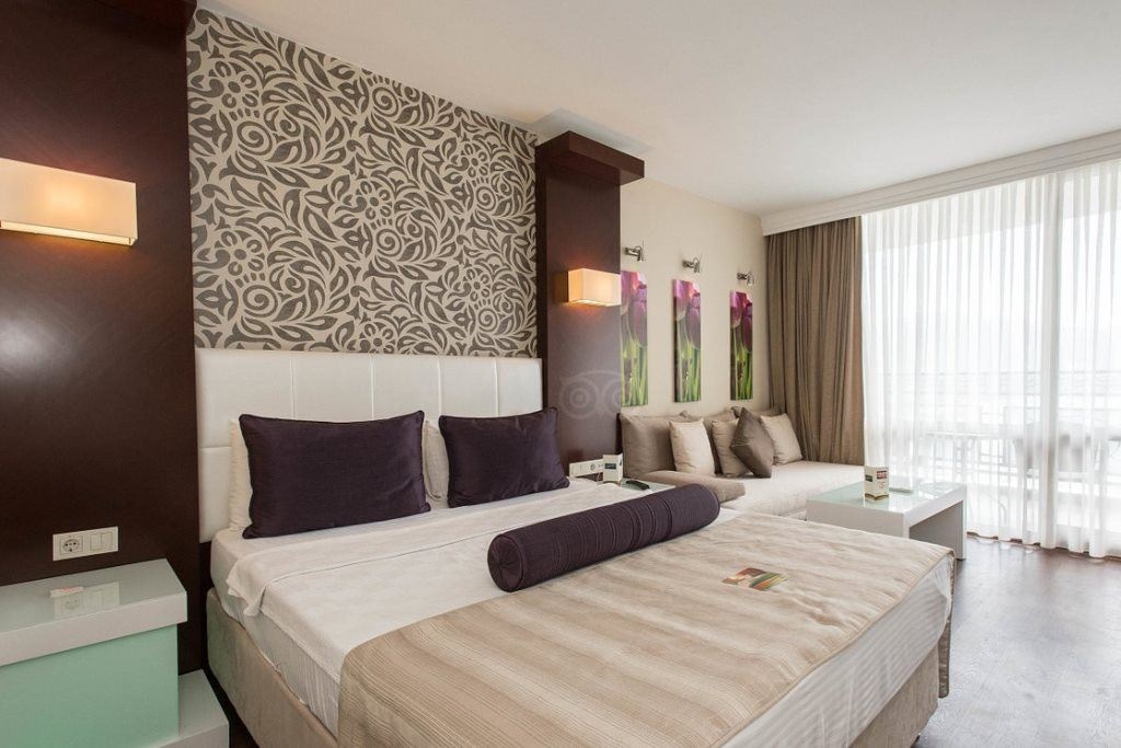 rooms-coral-room-2+2