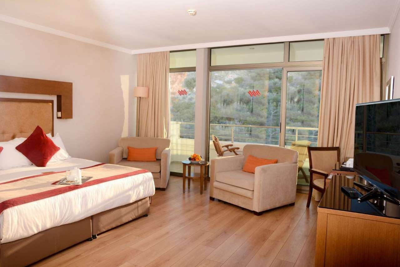 rooms-executive-land-view-room