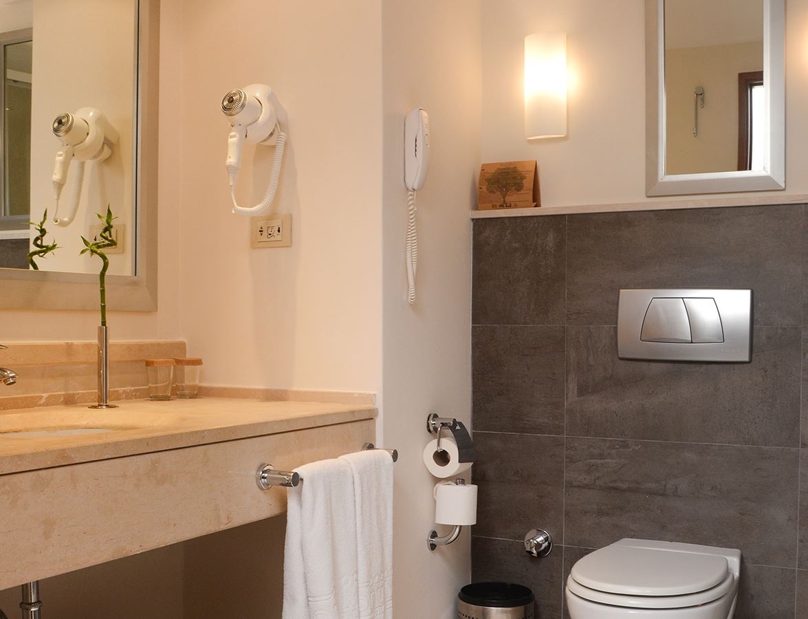 rooms-large-room-landview-balcony