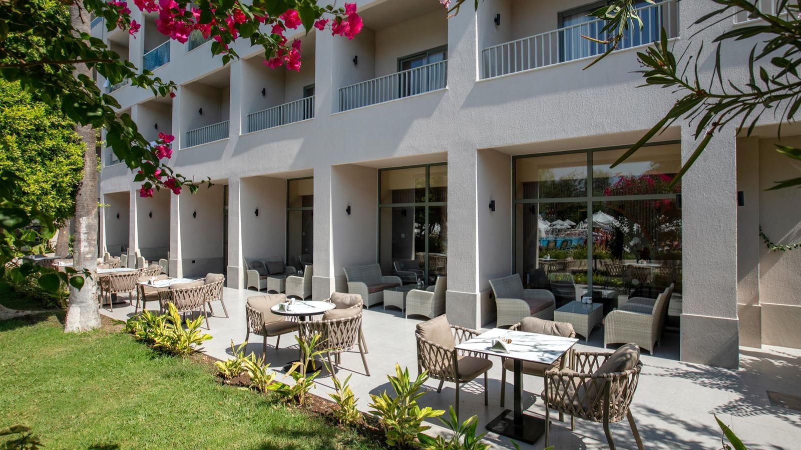 bars-chill-lobby-bar