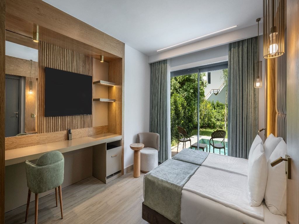 rooms-family-swim-up-room