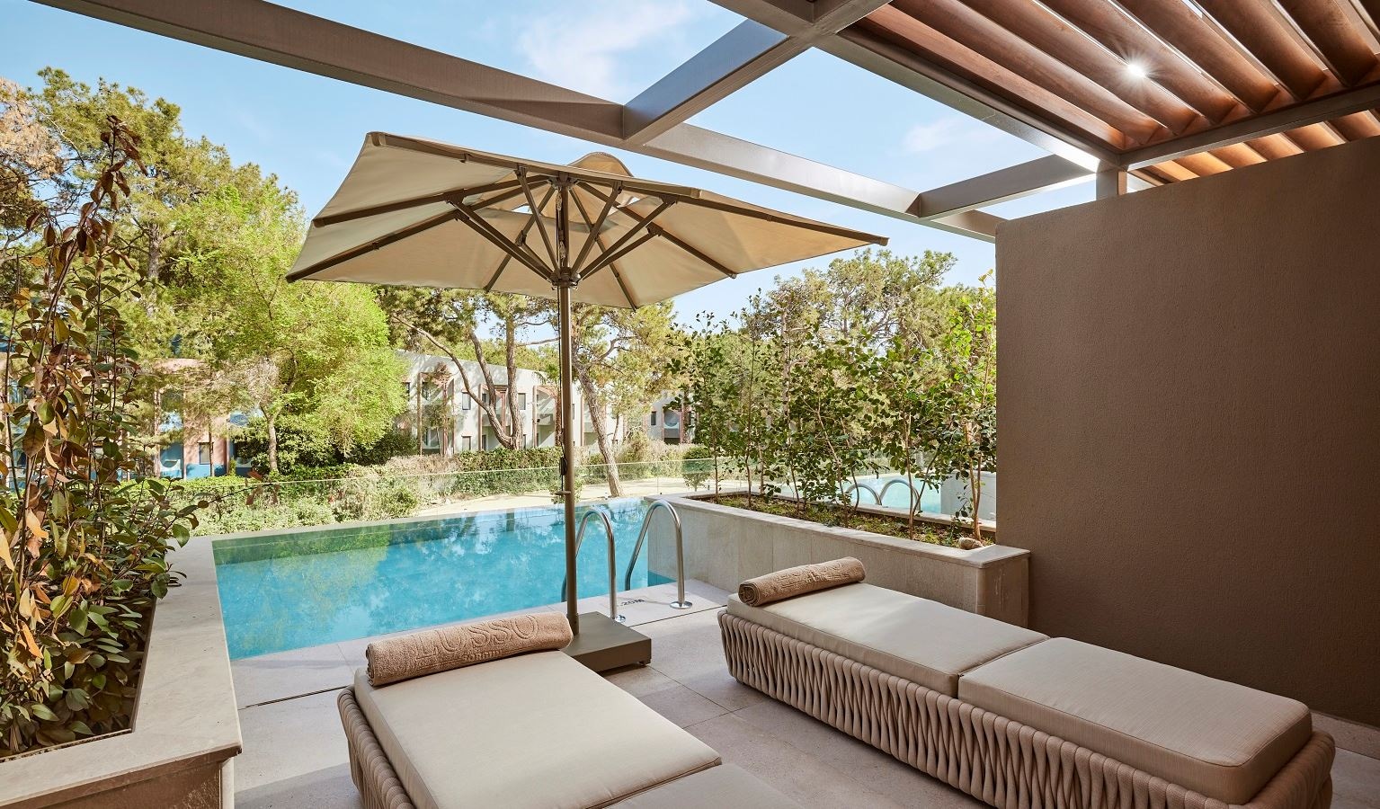 rooms-swim-up-room-side-sea-view