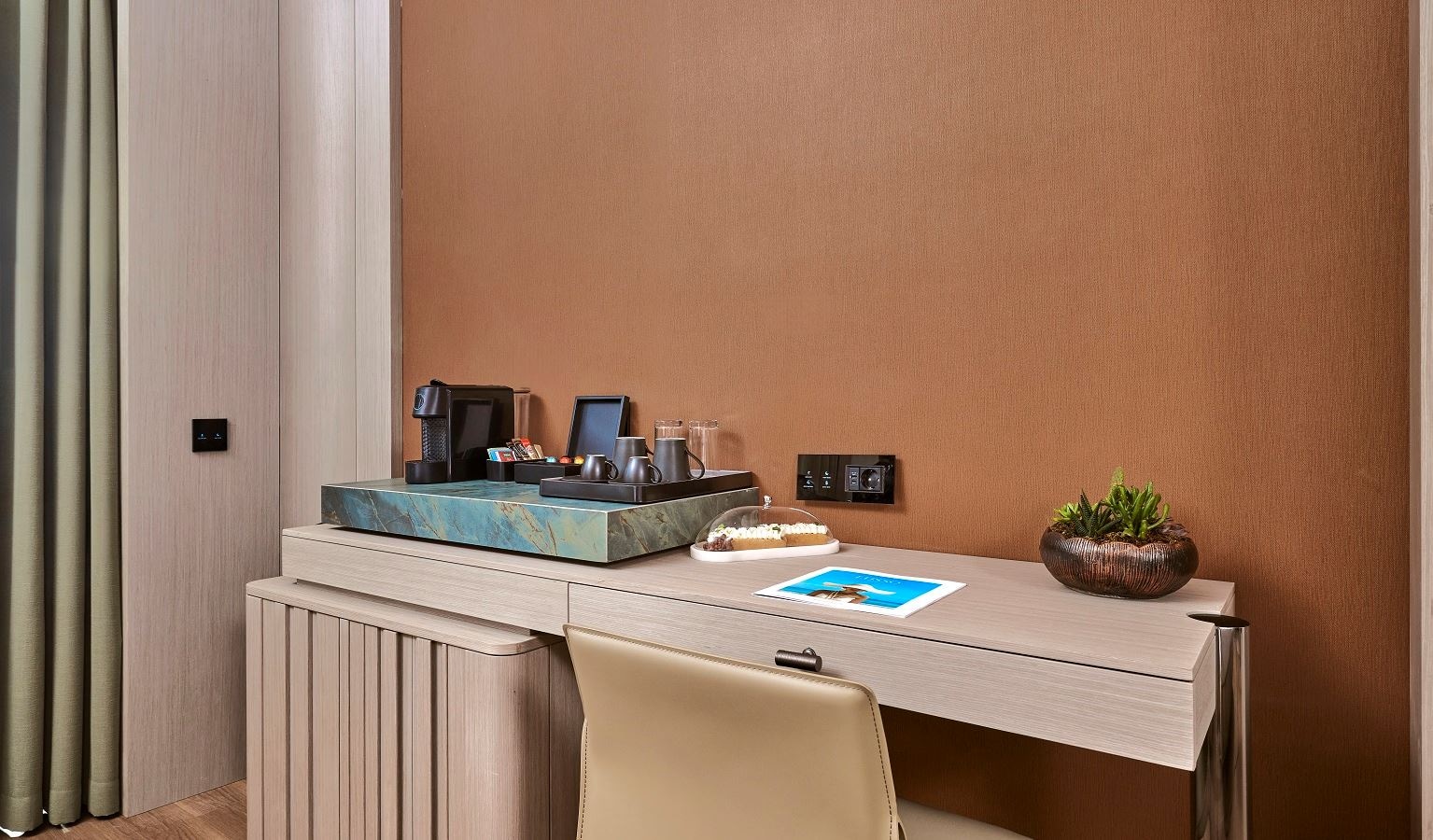 rooms-swim-up-room-side-sea-view