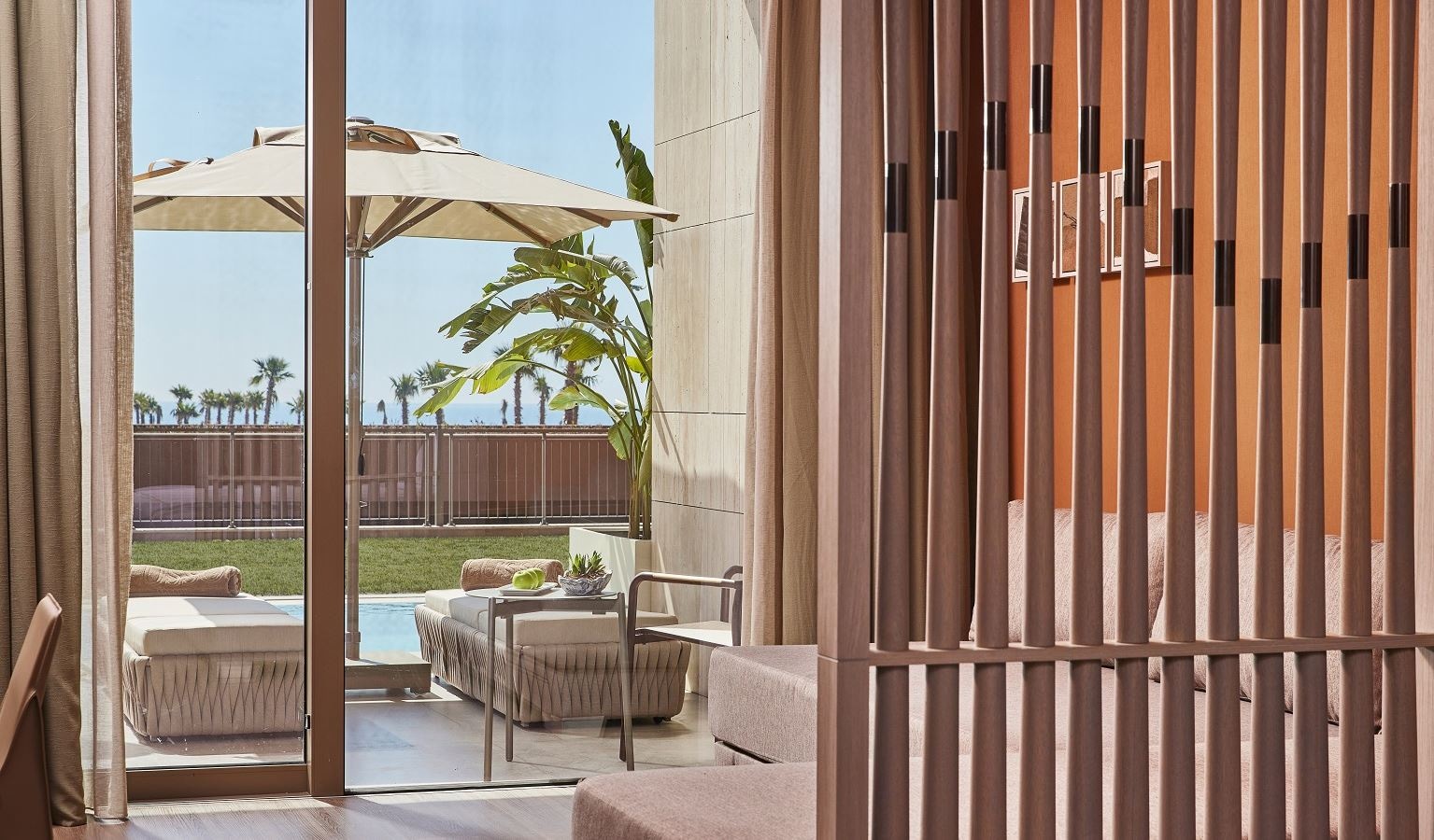 rooms-infinity-sea-view-swimm-up-room