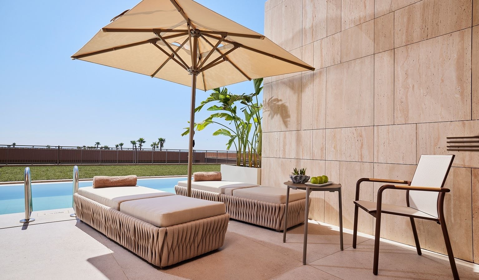 rooms-infinity-sea-view-swimm-up-room