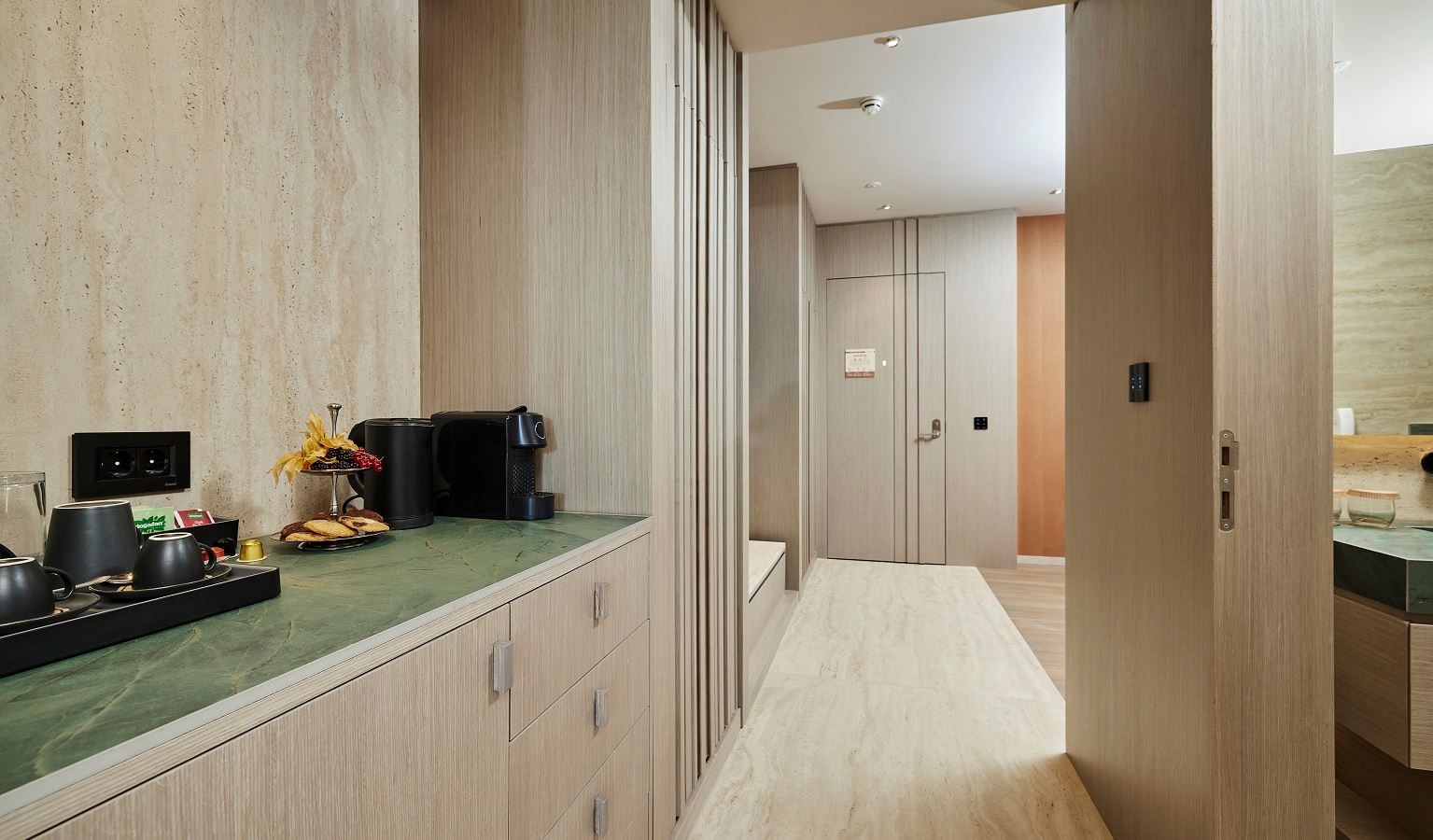 rooms-family-side-sea-view-room