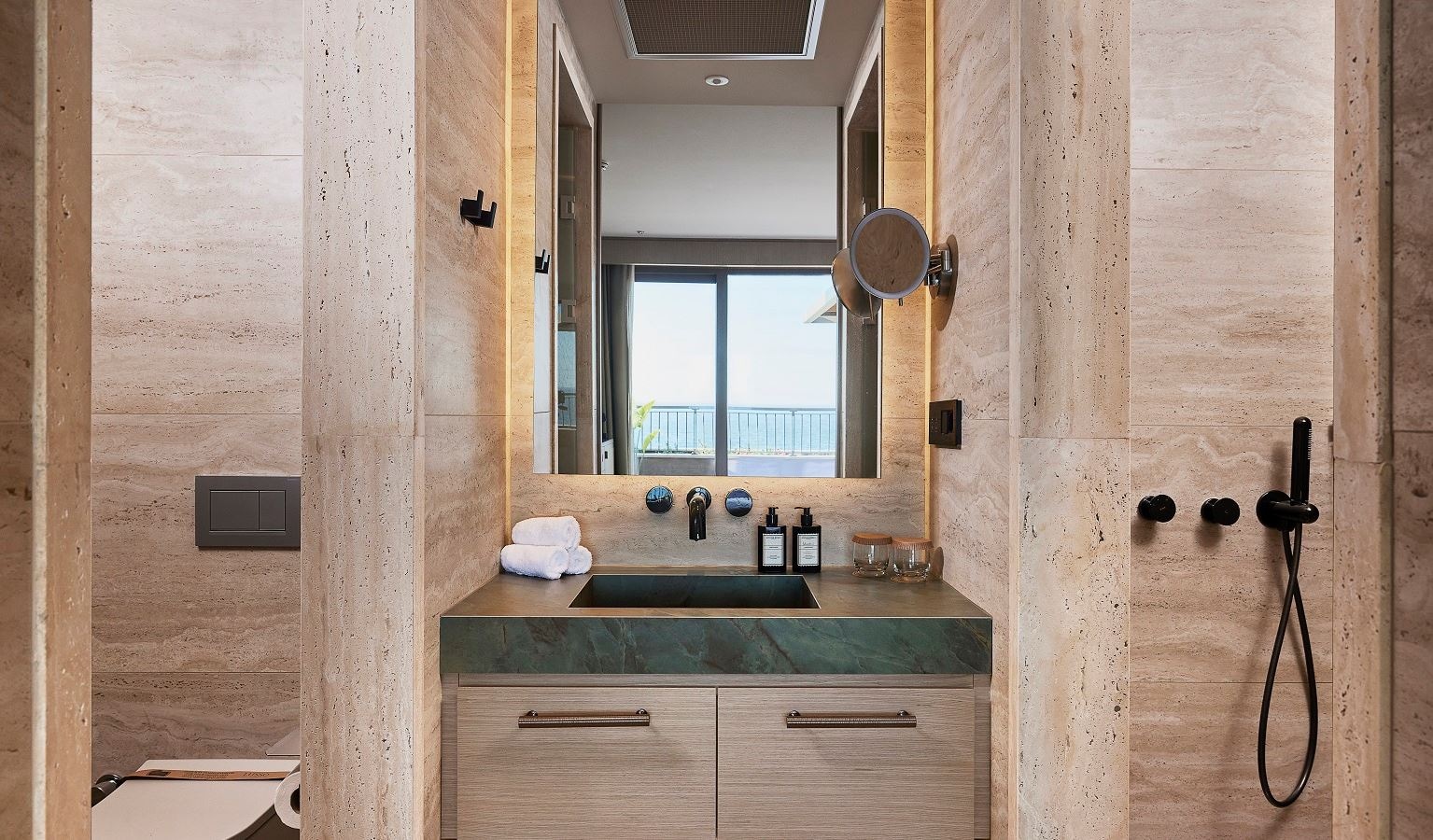 rooms-superior-family-suite-side-sea-view-room