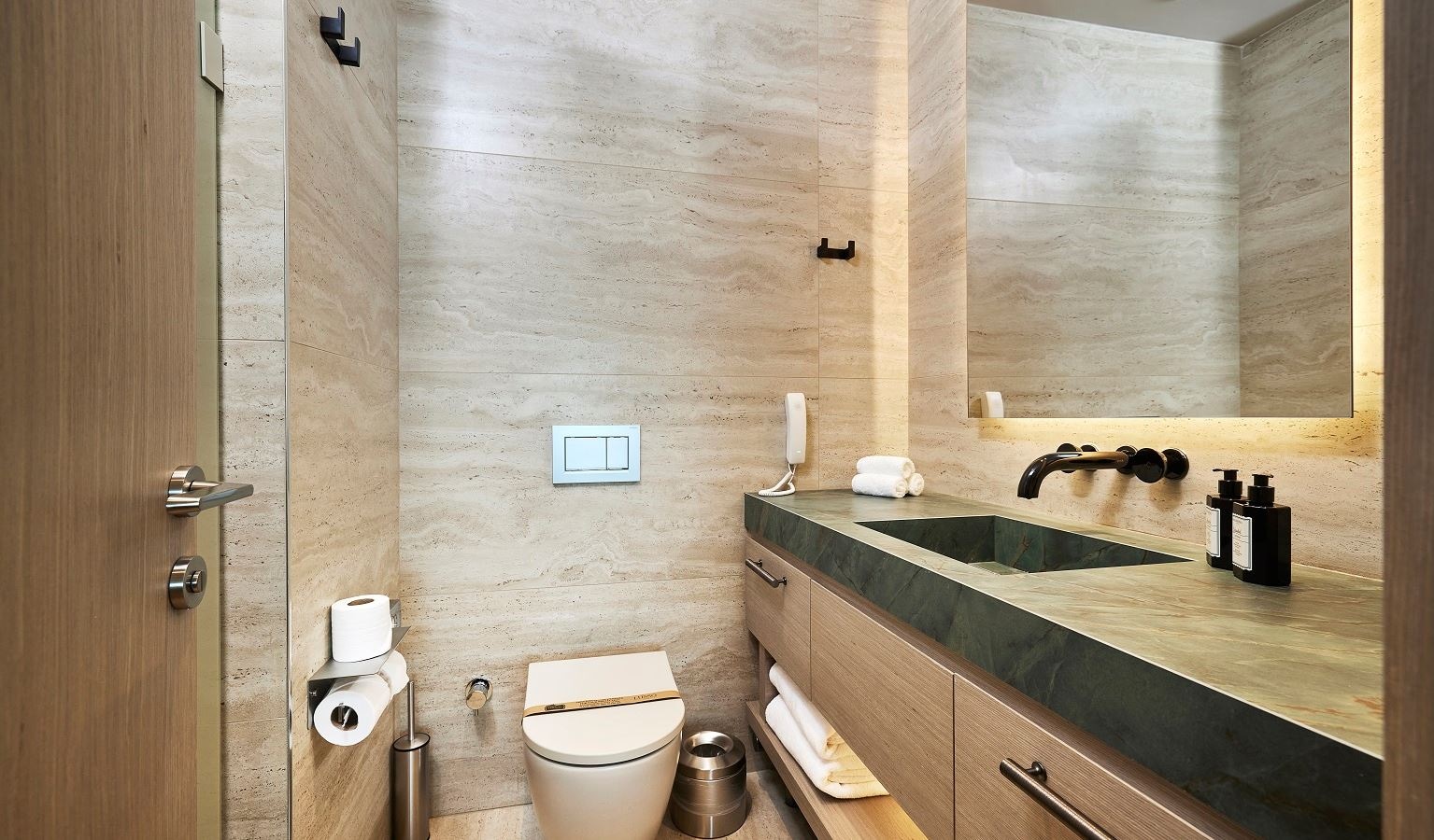 rooms-superior-family-suite-side-sea-view-room