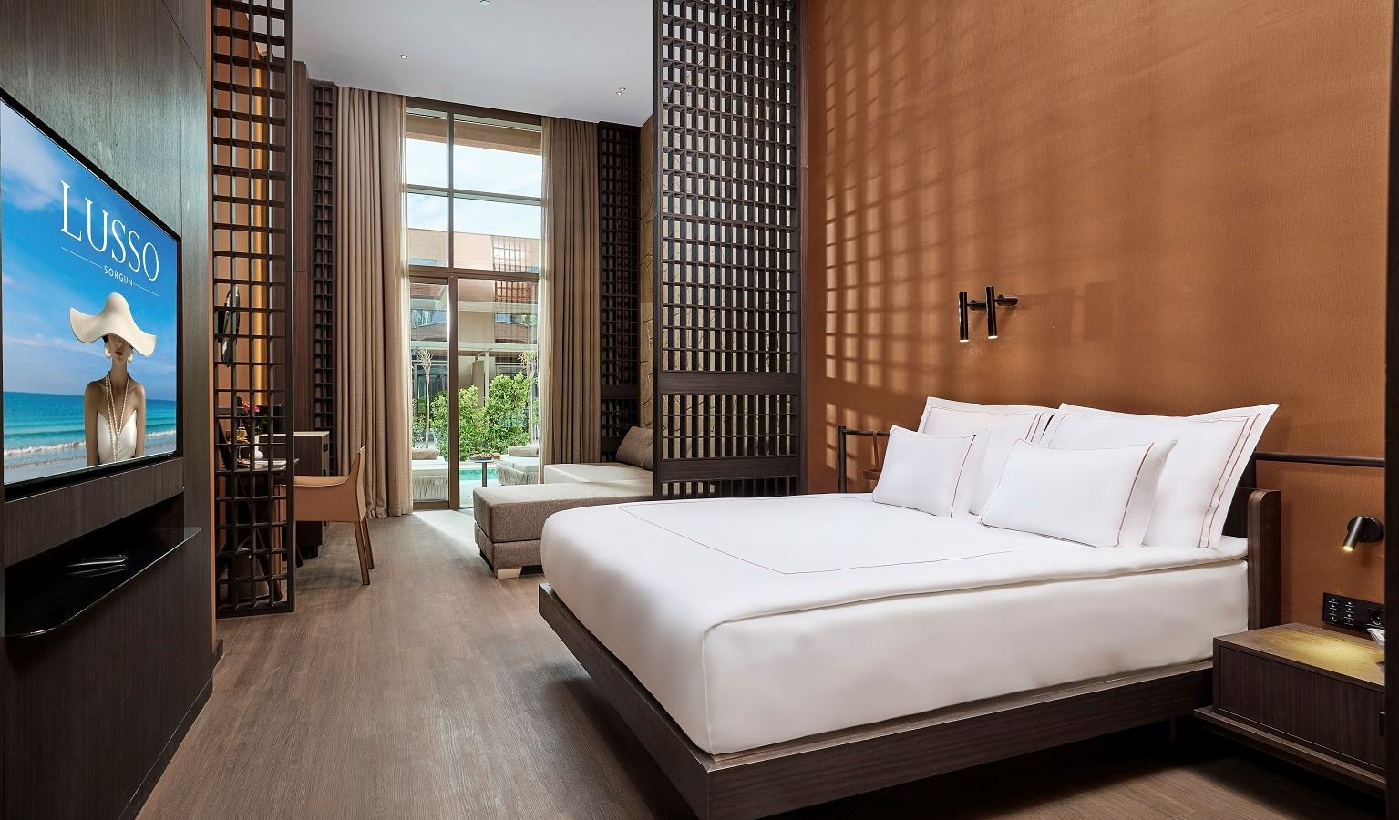 rooms-lagoon-suite-room-garden--pool-view