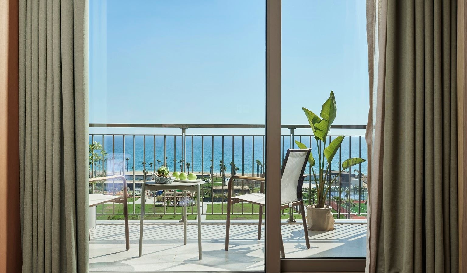 rooms-family-sea-view-room