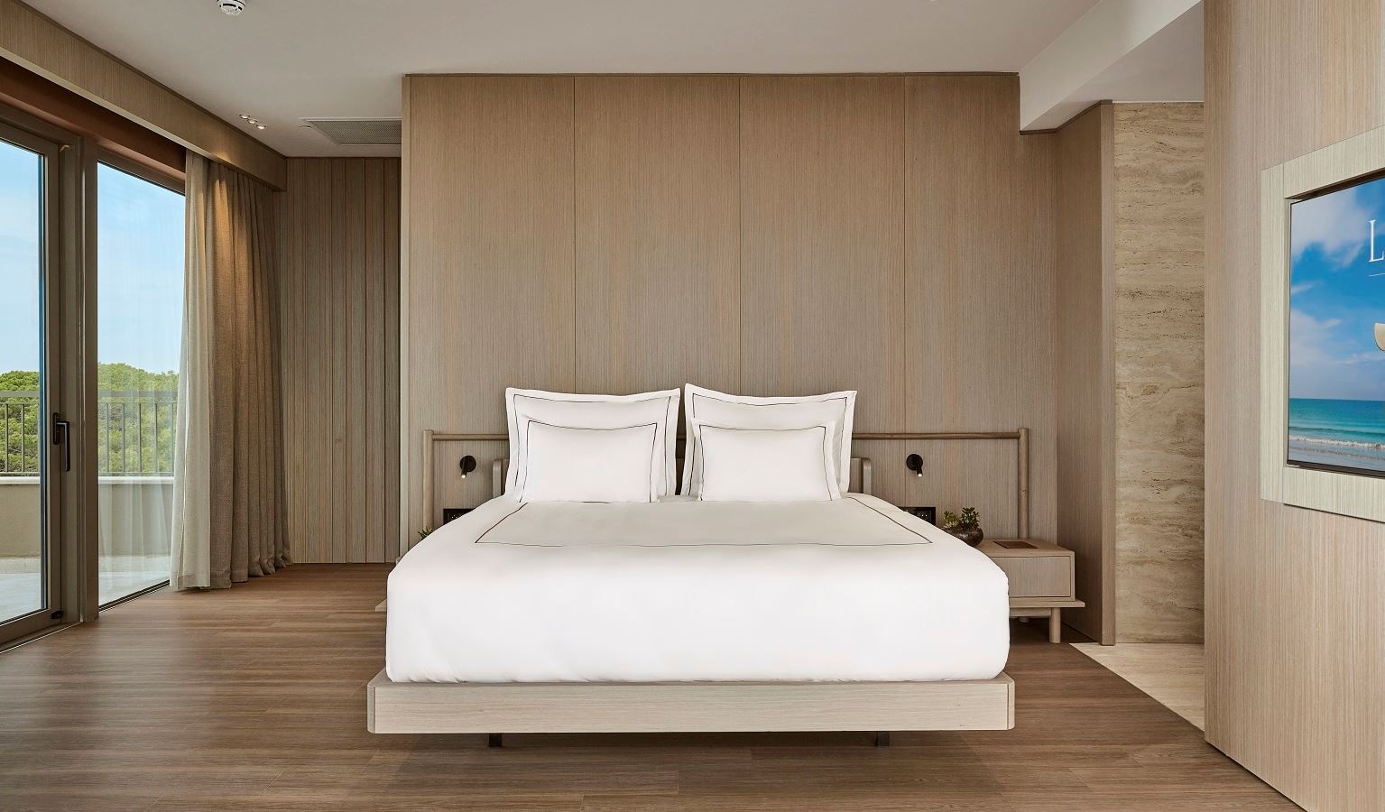 rooms-honeymoon-penthouse-room-sea-view