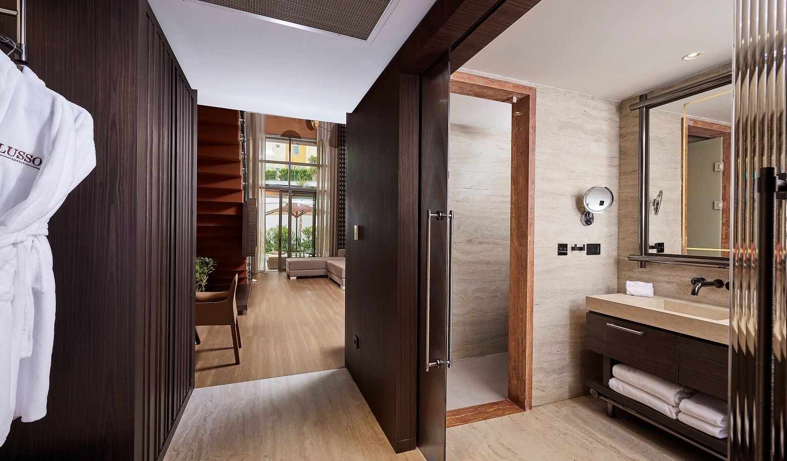 rooms-lagoon-suite-dublex-room-garden--pool-view