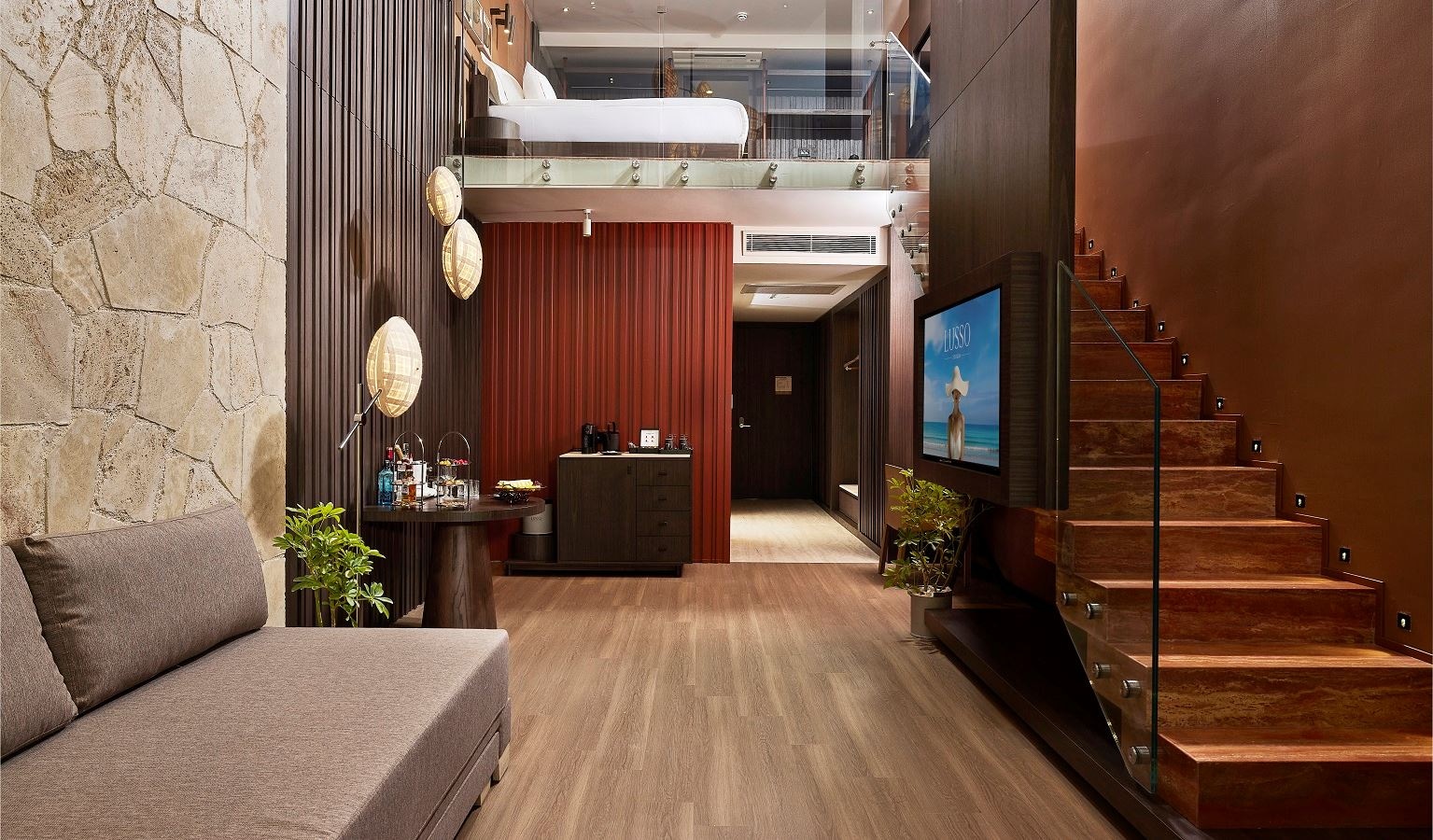 rooms-lagoon-suite-dublex-room-garden--pool-view